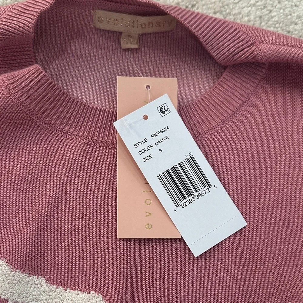 Elegant Pink Sweater with White Bow Accent - Picture 2 of 2